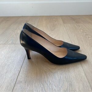 Manolo Blahnik Pointed Toe Leather Pumps
Dark Brown Size EU 40